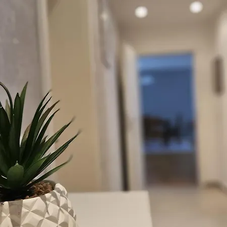 Apartment 80 M2 Moderne Und Zentrale In Mit Eigenem Parkplatz *
