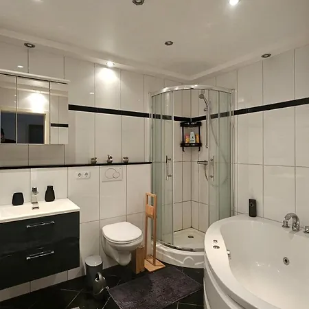 80 M2 Moderne Und Zentrale In Mit Eigenem Parkplatz Apartment