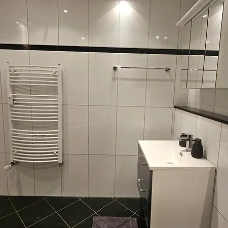 80 M2 Moderne Und Zentrale In Mit Eigenem Parkplatz