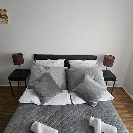 80 M2 Moderne Und Zentrale In Mit Eigenem Parkplatz *