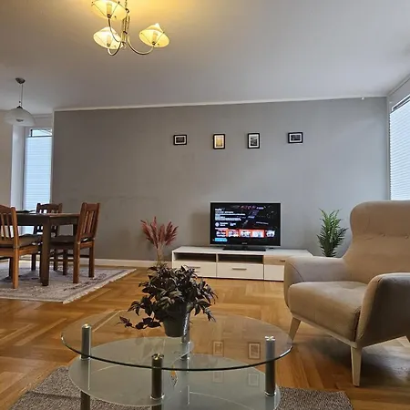 80 M2 Moderne Und Zentrale In Mit Eigenem Parkplatz